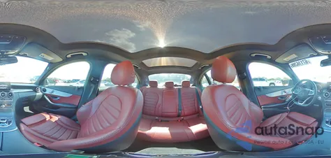 2018 Mercedes-Benz C 300 z USA, uszkodzony, nr VIN 55SWF4JB3JU275699